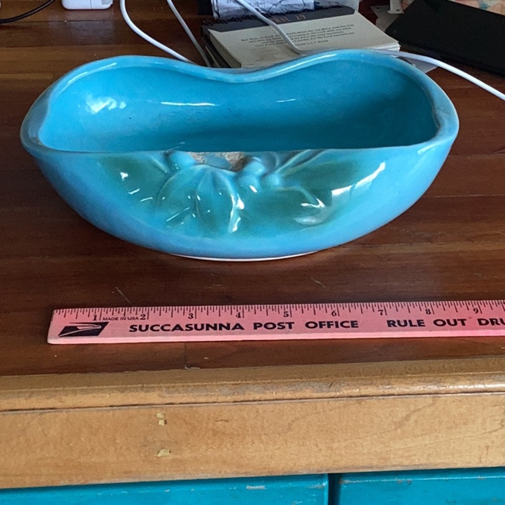 ⚜️ Vintage McCoy Pottery Robins Egg Blue Bowl  Distressed 
Ribbon 🎀 missing